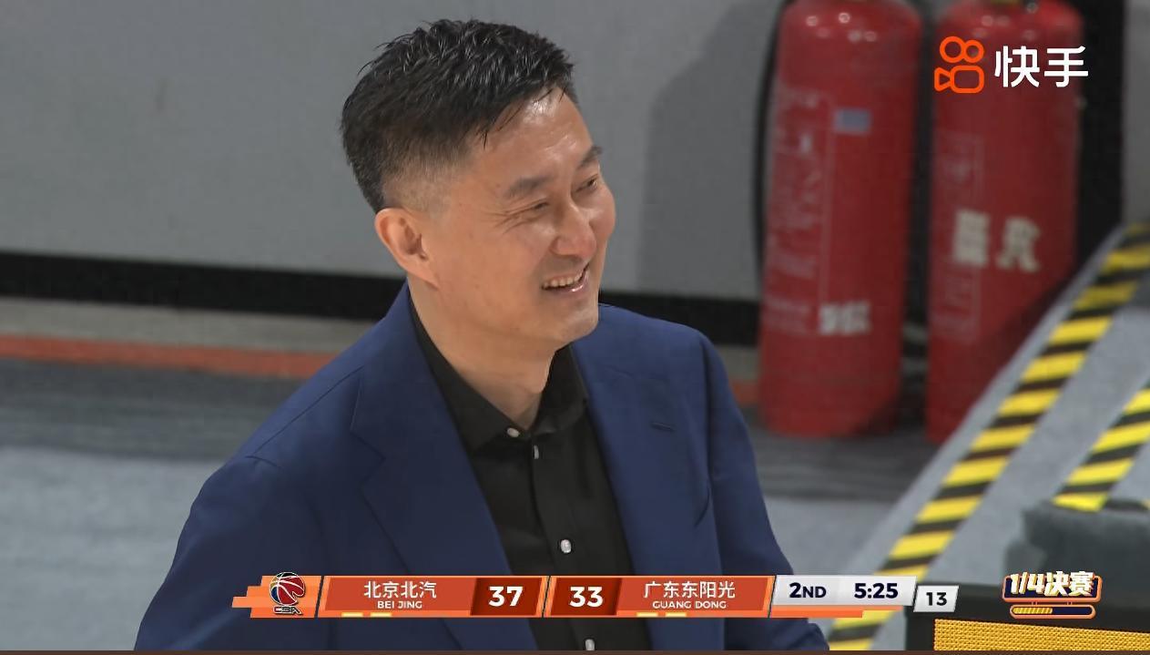 开云体育在线-广东为何3分被投爆？媒体人怒喷2人：他俩哪里能跟上曾凡博的腿脚